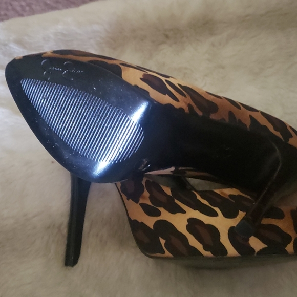 Shoes - Picture 3 of 3